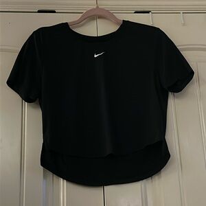Cropped Dri-fit black Nike Tee